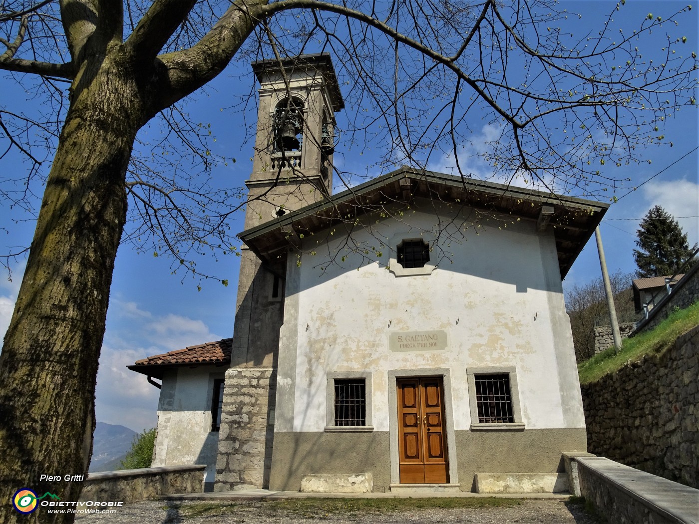 85 La bella chiesetta di S. Gaetano a Carnito sulla strada Taverna.JPG